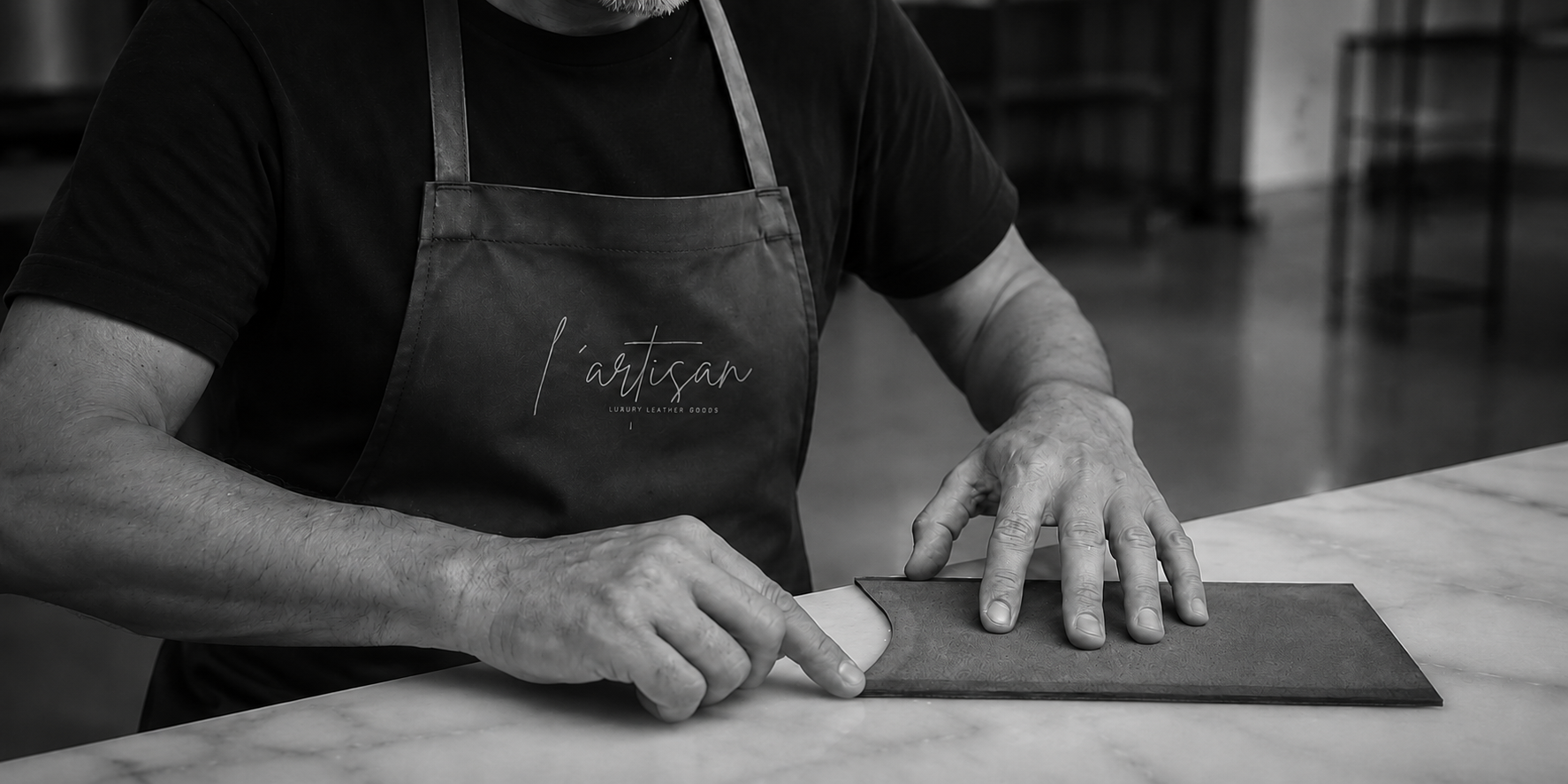 L'Artisan craftsman at work
